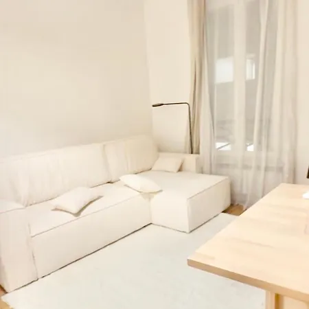 Cosy Near Concorde Paris